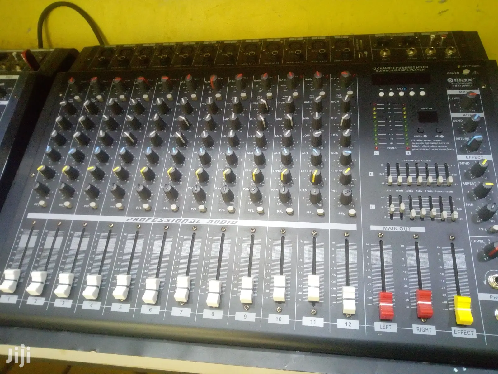 Powered Mixer 12 Channels Omax