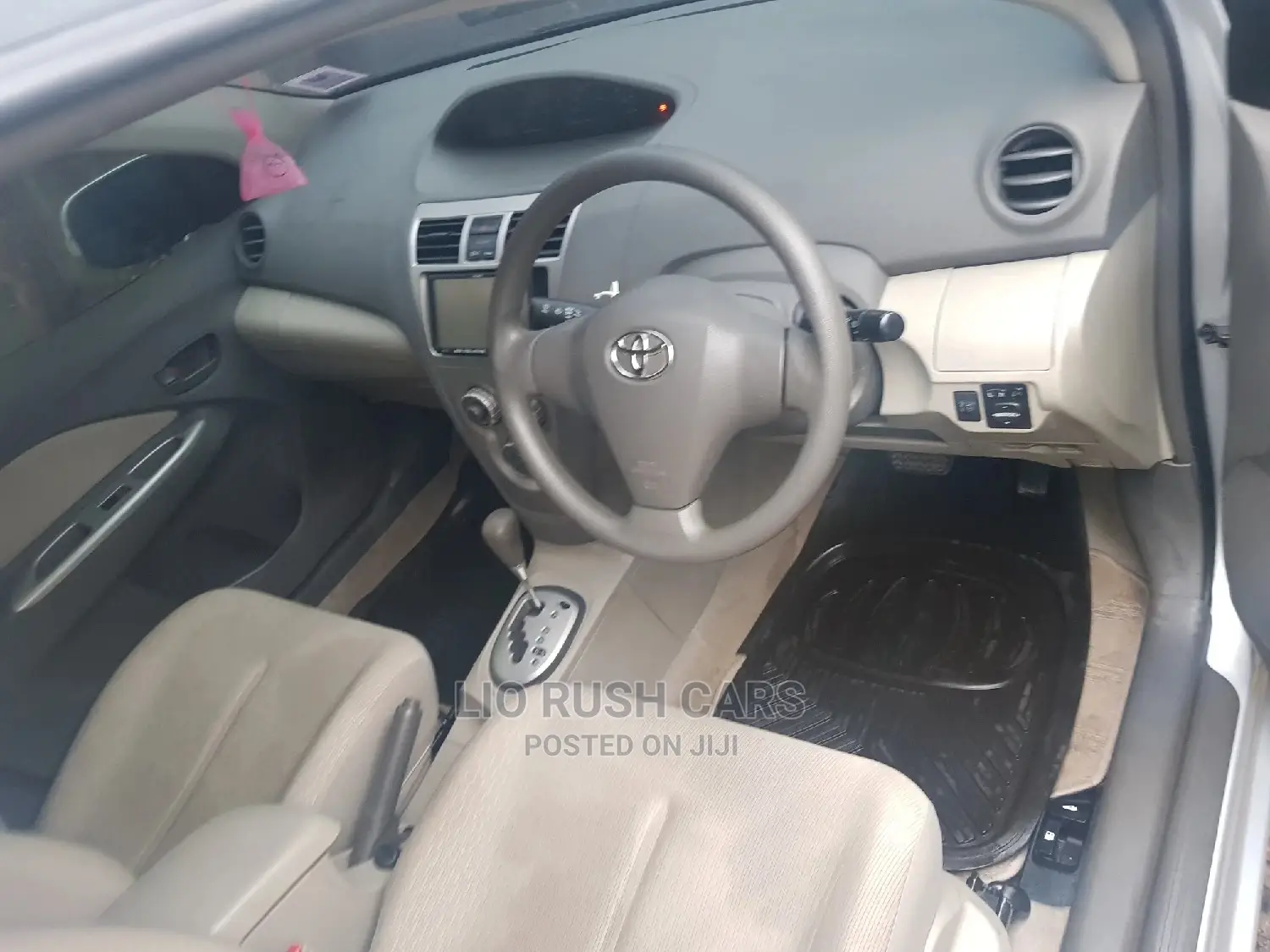 Toyota Belta 2010 Silver