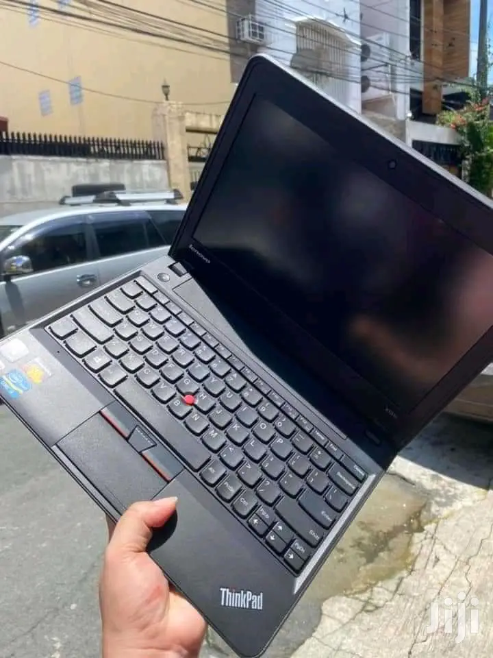 Laptop Lenovo ThinkPad X131e 4GB Intel Core I3 HDD 320GB