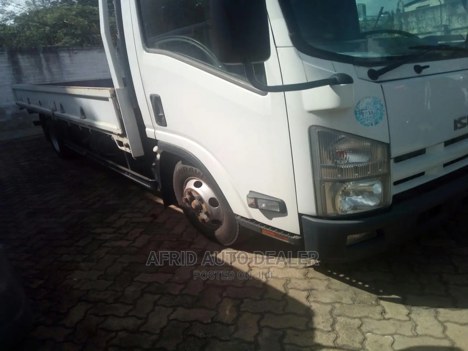 Isuzu ELF Truck 2017 White