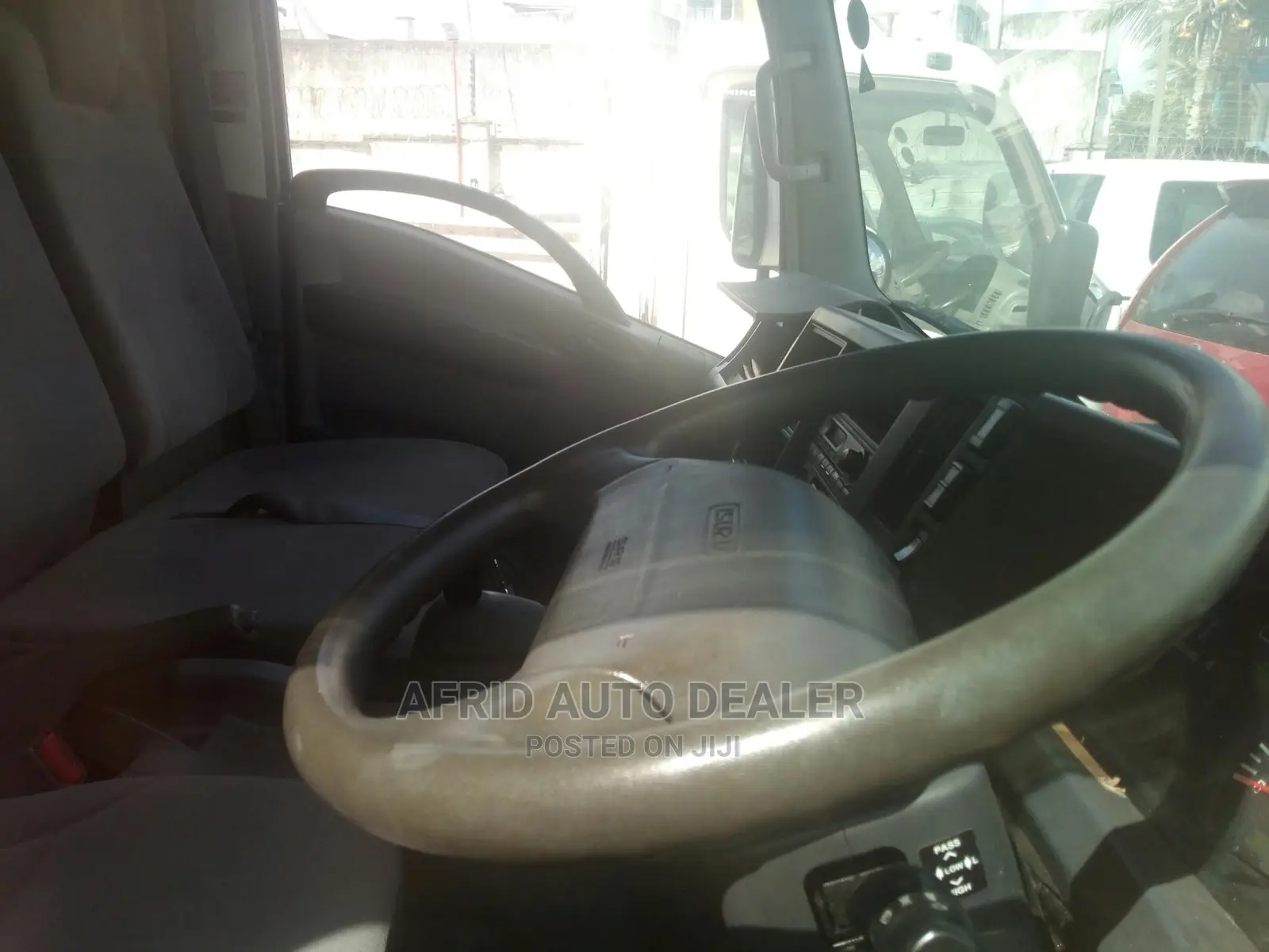 Isuzu ELF Truck 2017 White
