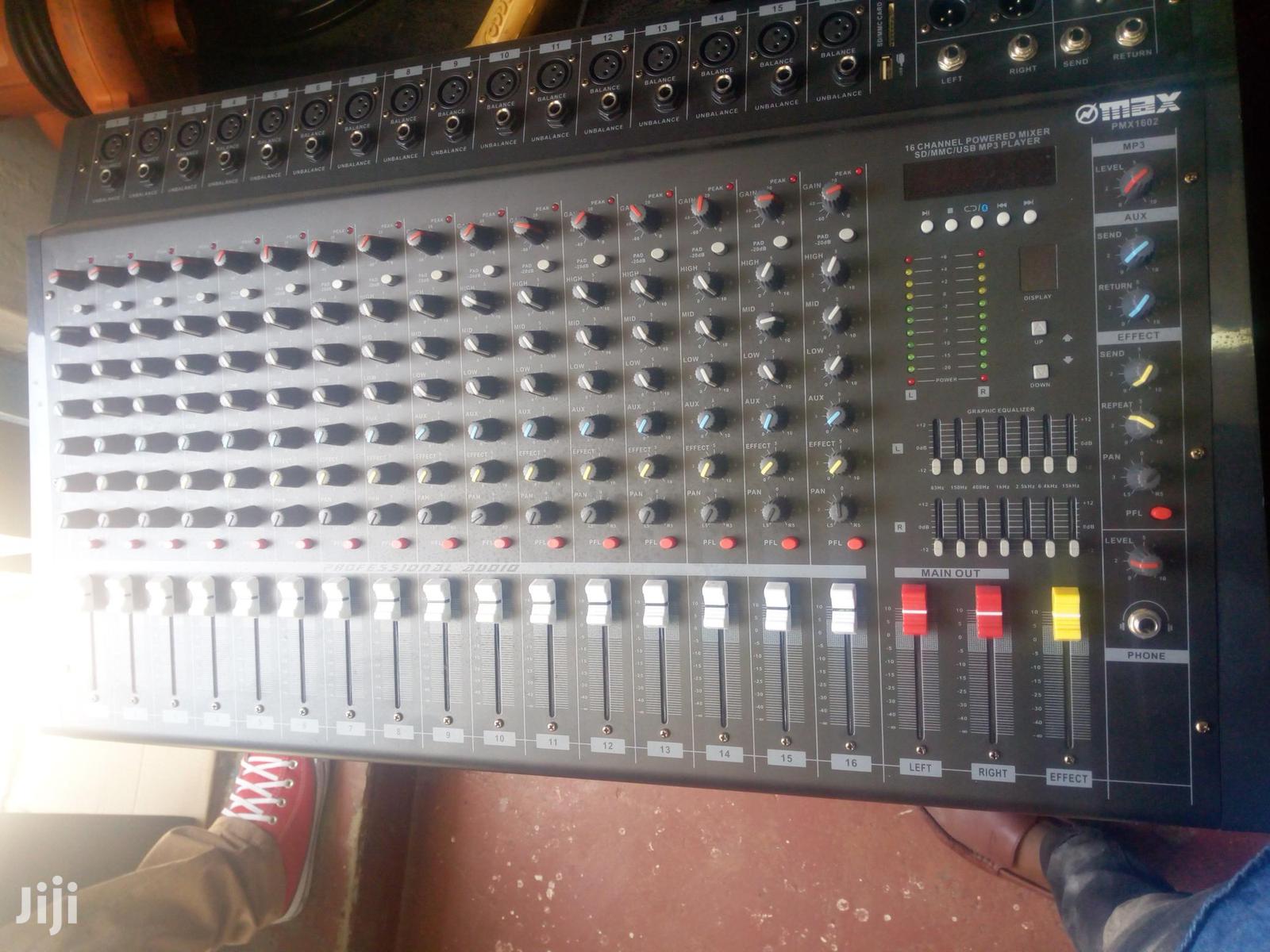 Powered Mixer 16 Channels