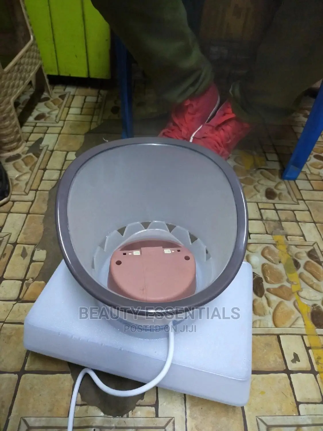 Facial Steamer Table