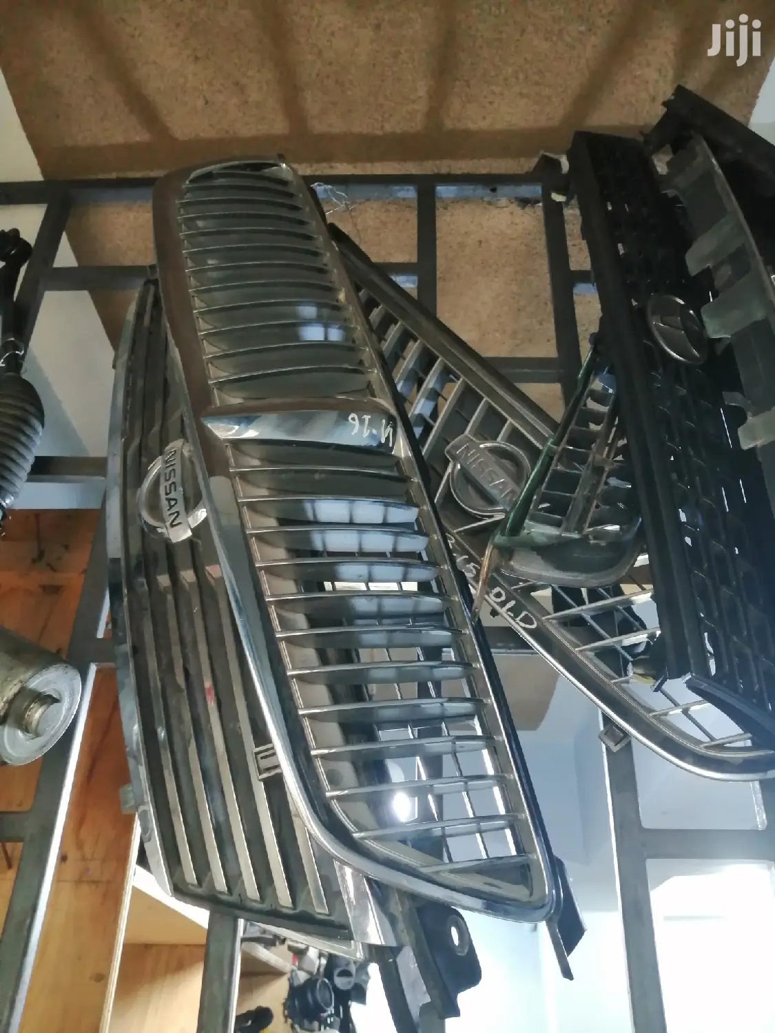 Nissan Bluebird Grill.