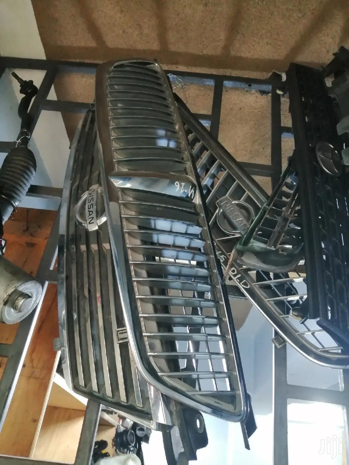 Nissan Bluebird Grill.