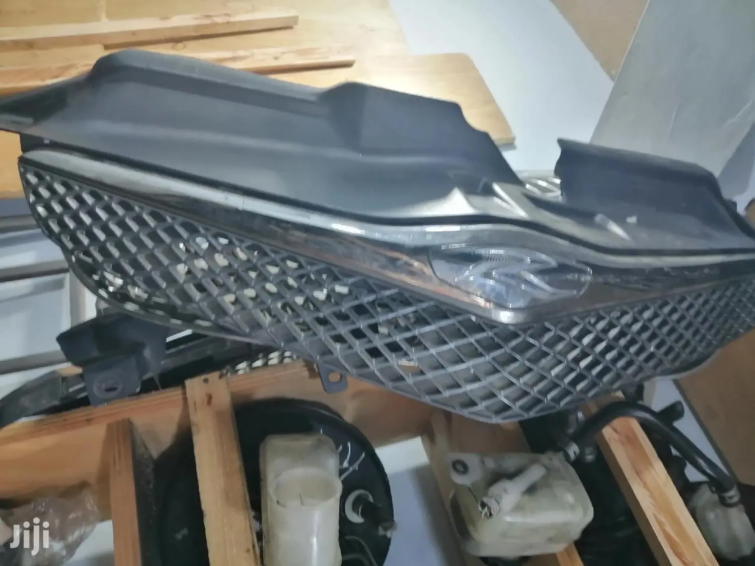 Toyota Ractis Grill.