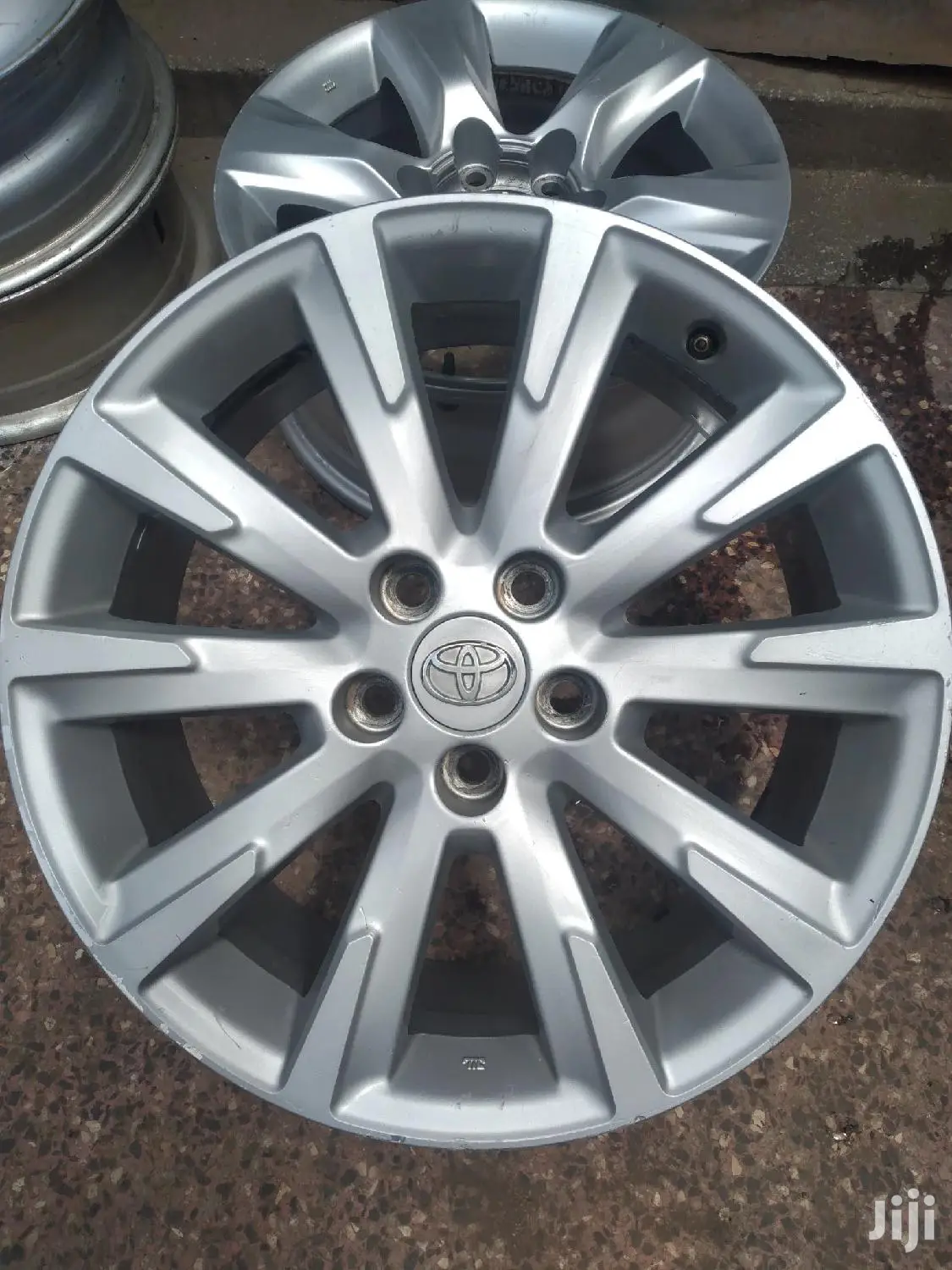 Original Rim Size 18 Inch for Toyota Vanguard.