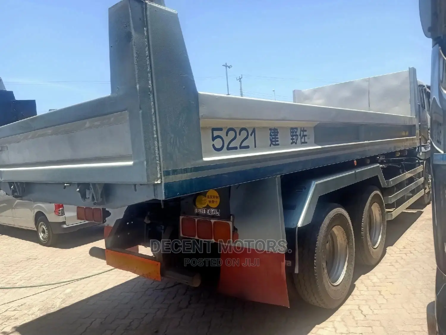 Mitsubishi Fuso Tipper 2014 Silver For Sale