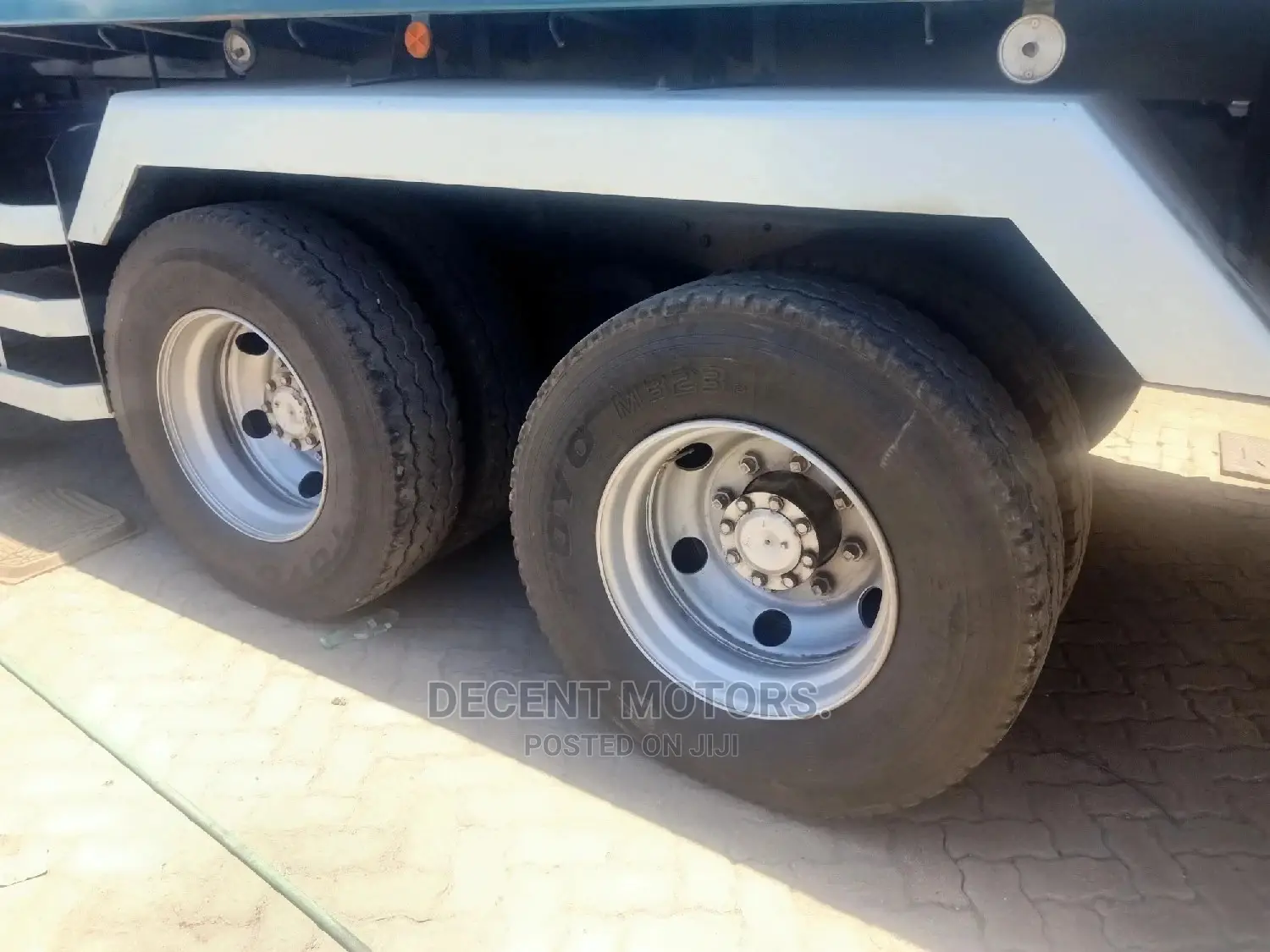 Mitsubishi Fuso Tipper 2014 Silver For Sale