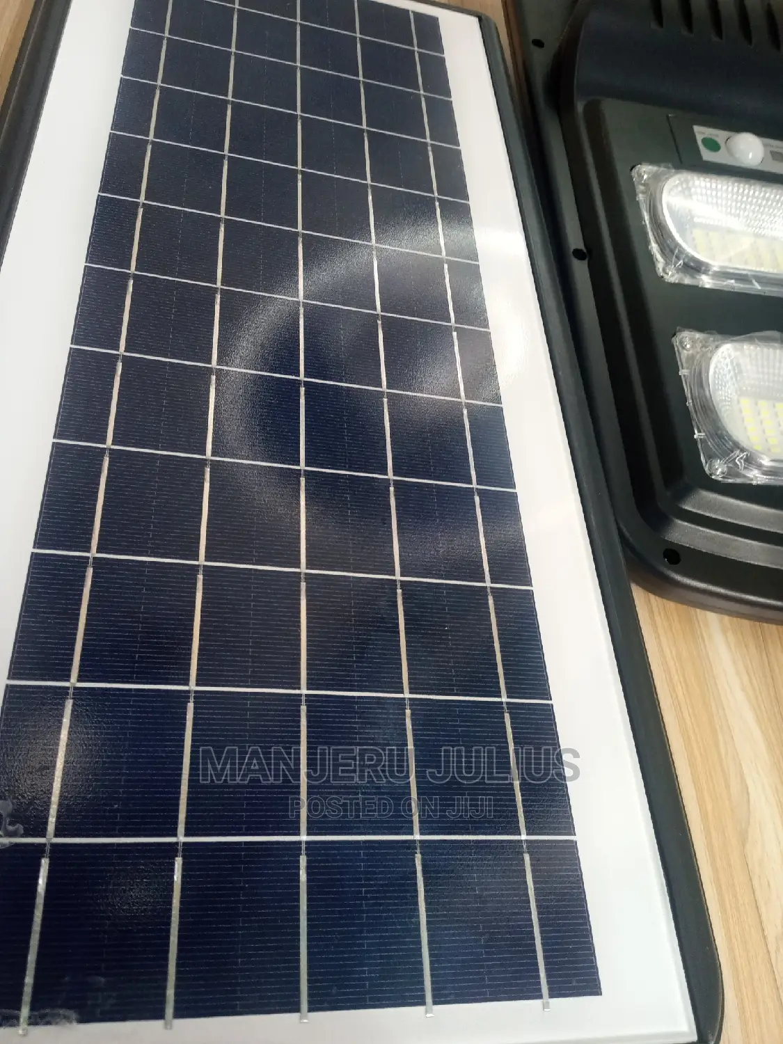 90 Watts Solar Streetlight
