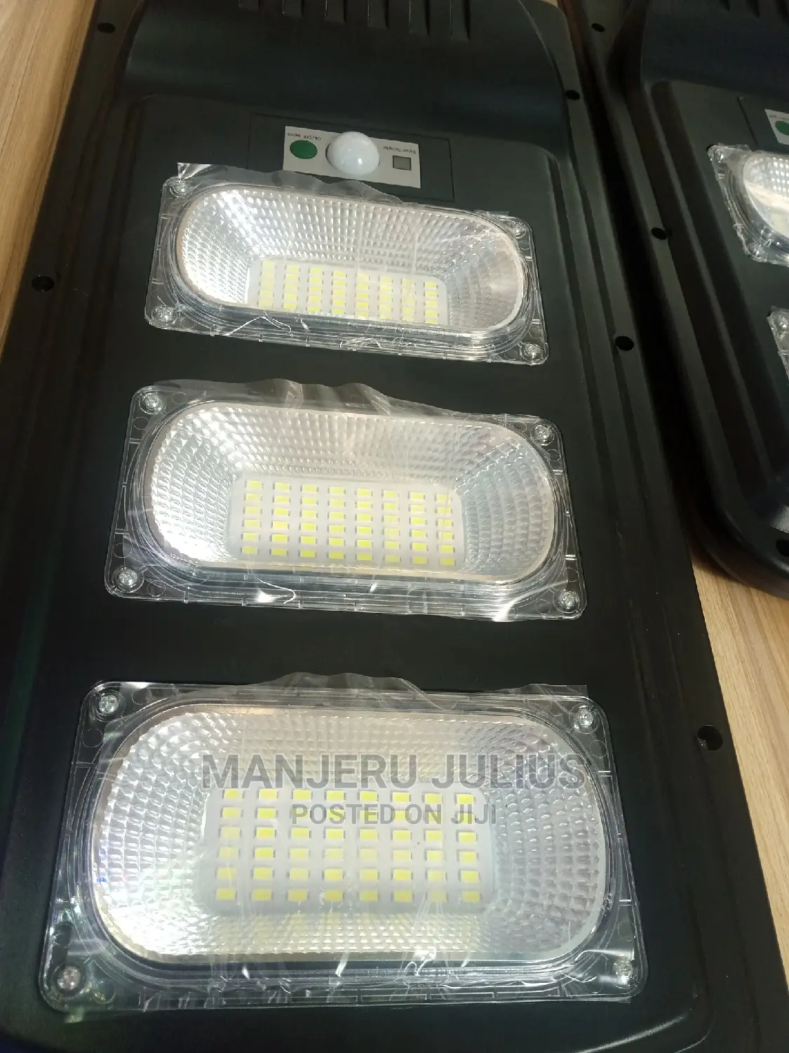 90 Watts Solar Streetlight