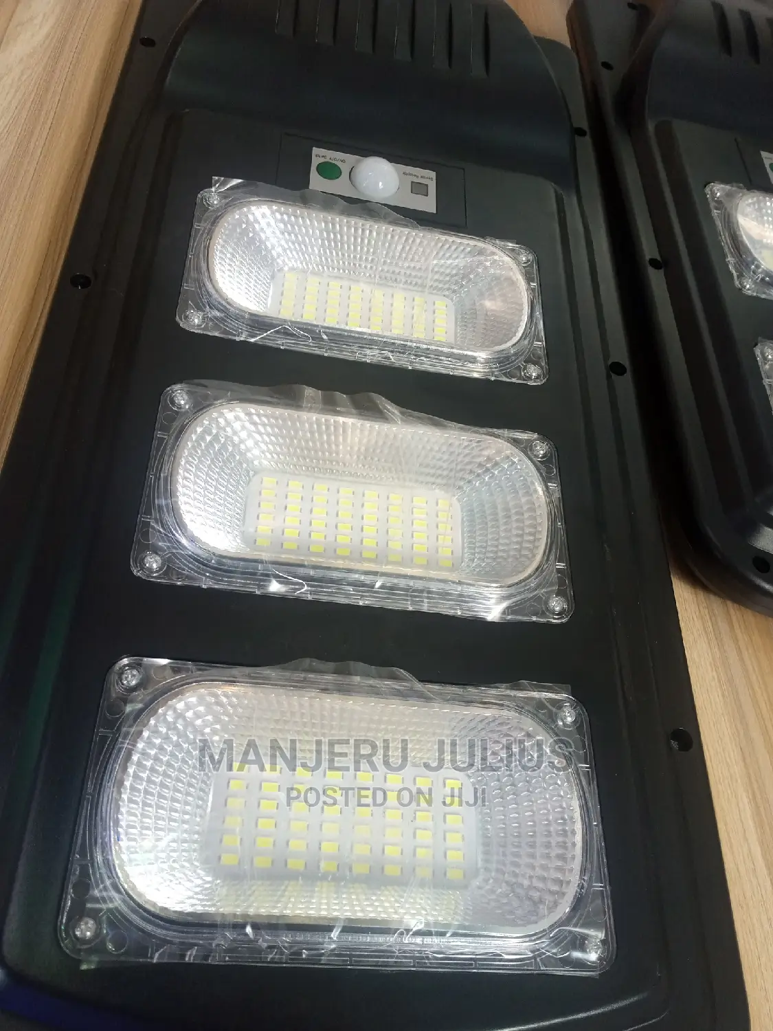 90 Watts Solar Streetlight