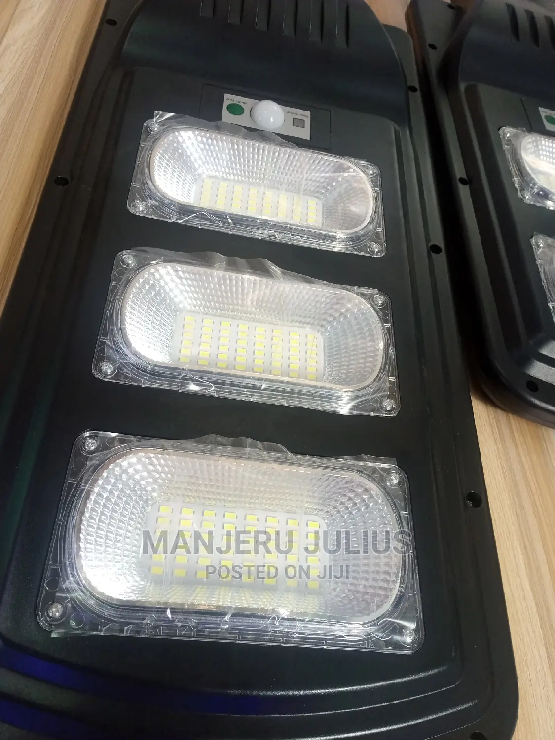 90 Watts Solar Streetlight