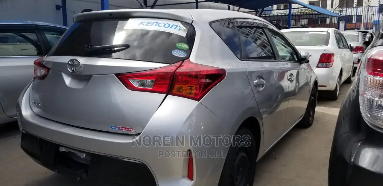 Toyota Auris 2015 Silver