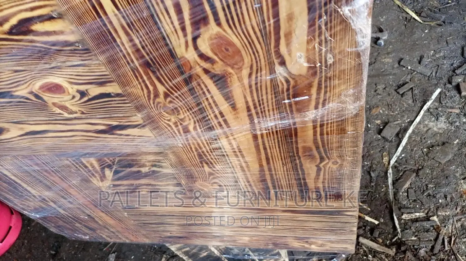 Pallets Table