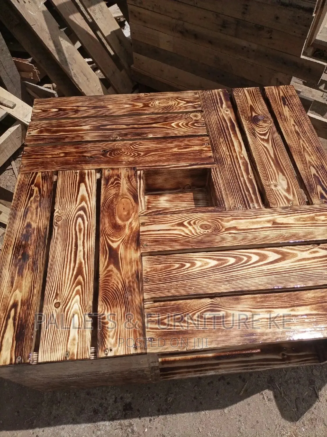 Pallets Table