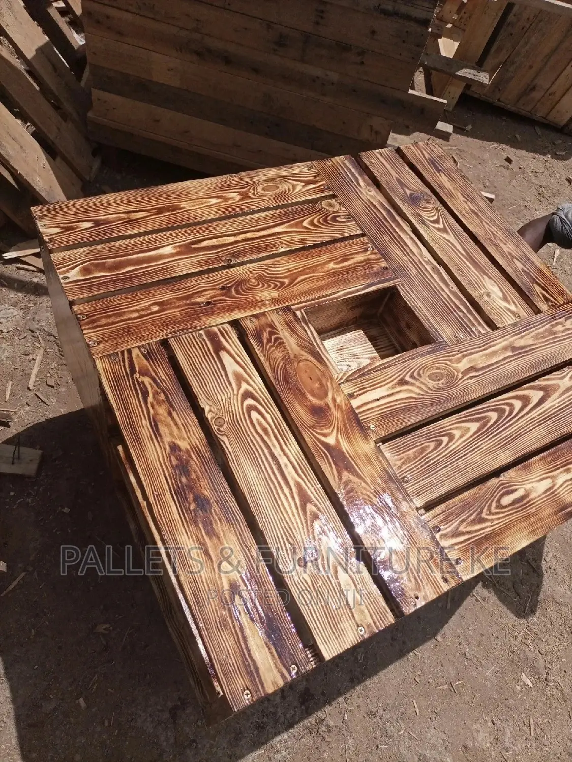 Pallets Table