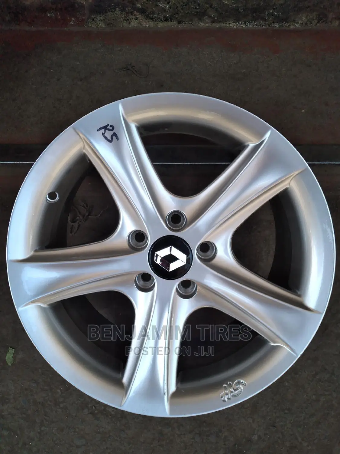 Silver Alloy Rims Set Size 15 Inch 5hole.