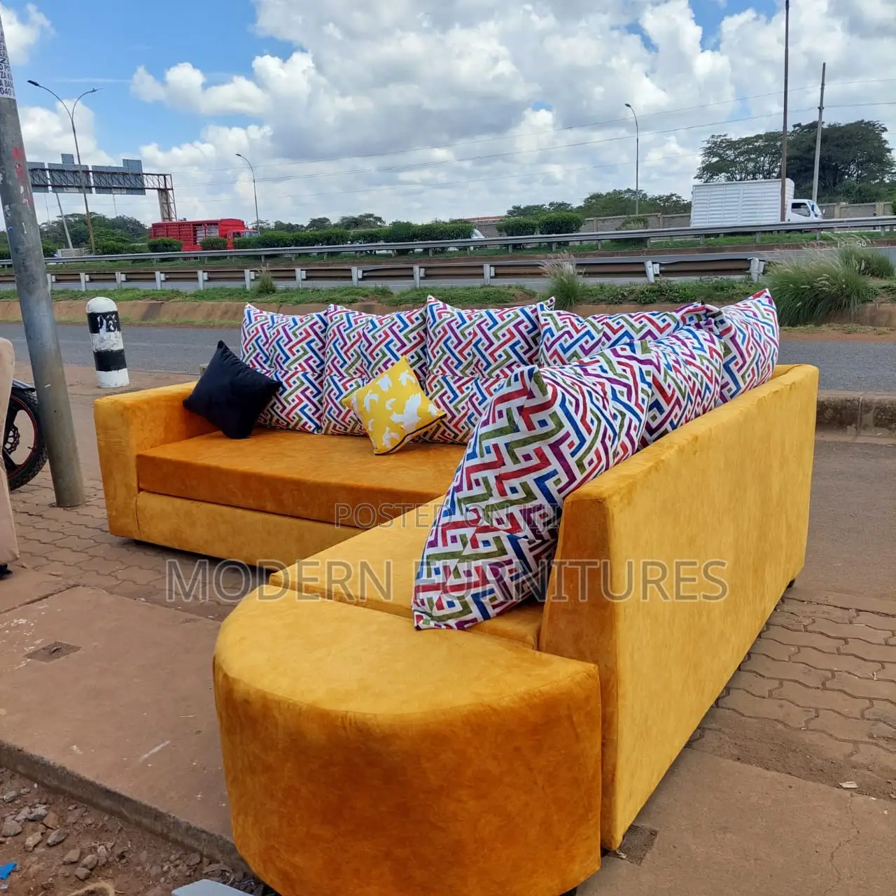 Modern L-Seat