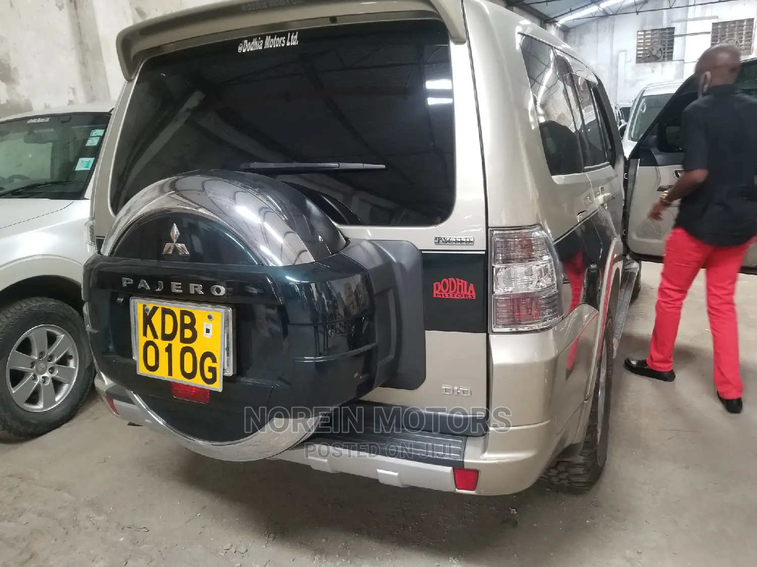 Mitsubishi Pajero 2014 Gold