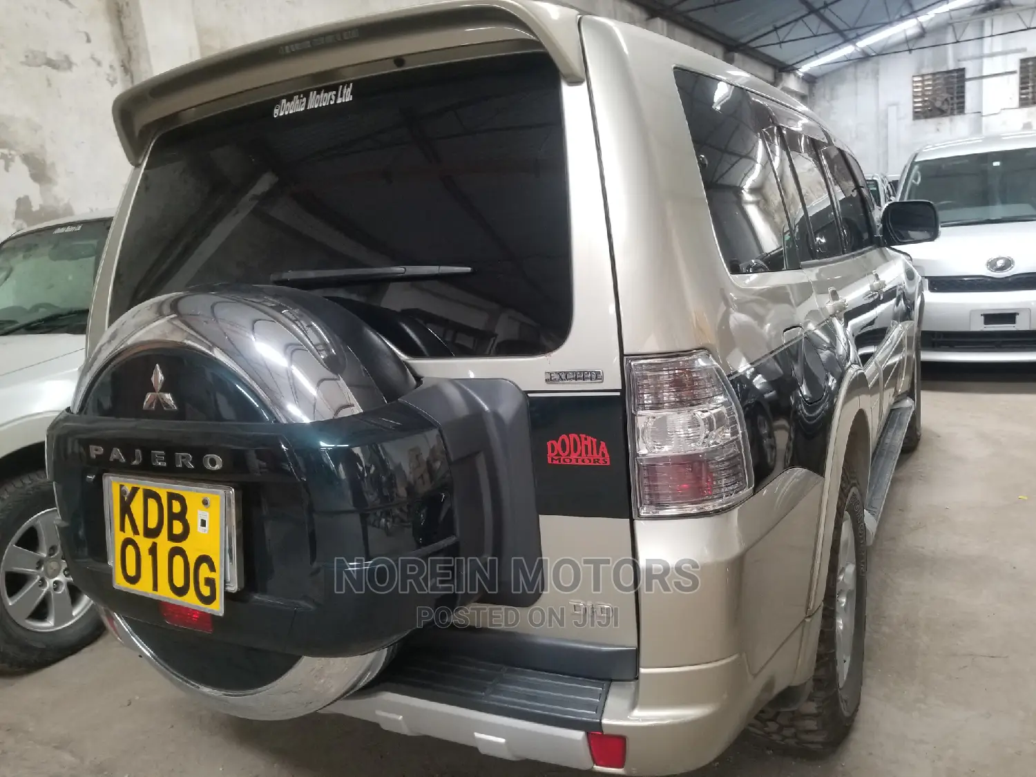 Mitsubishi Pajero 2014 Gold