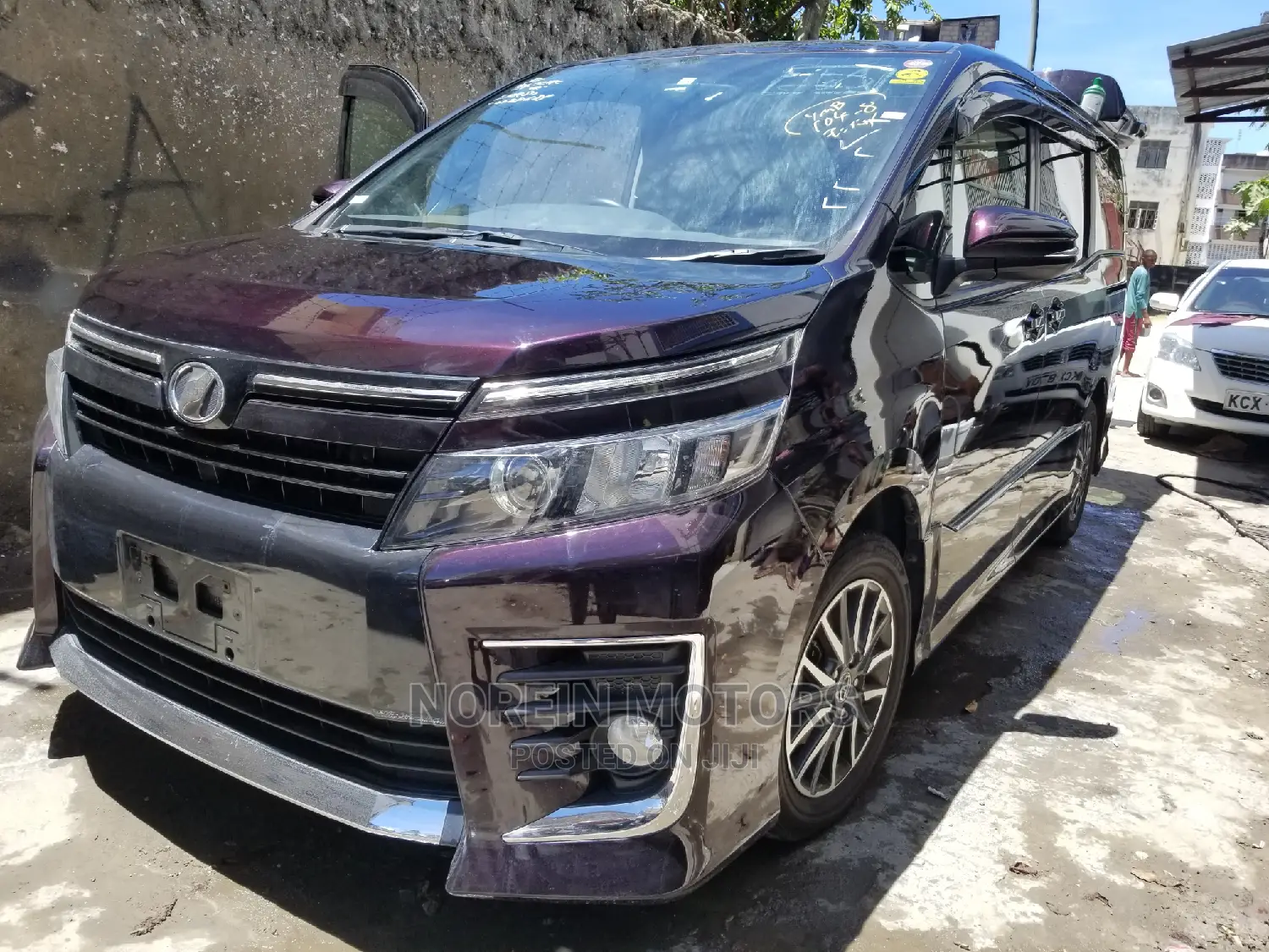 Toyota Voxy 2015 Purple