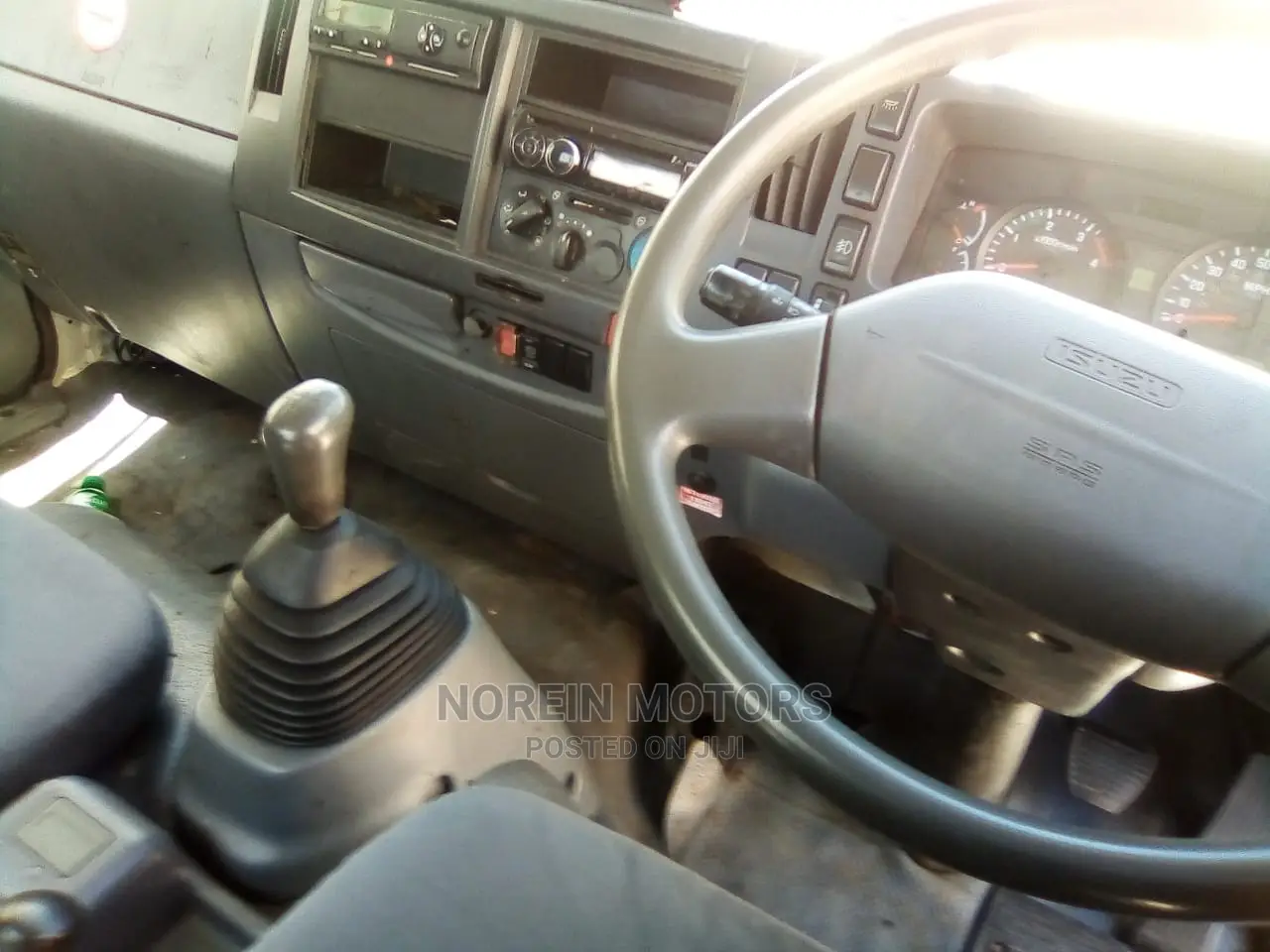 Isuzu ELF Truck 2014 Yellow