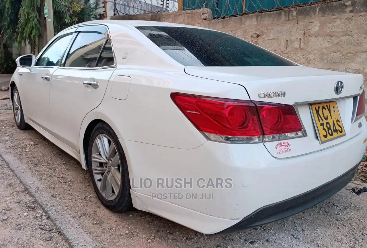 Toyota Crown 2014 White