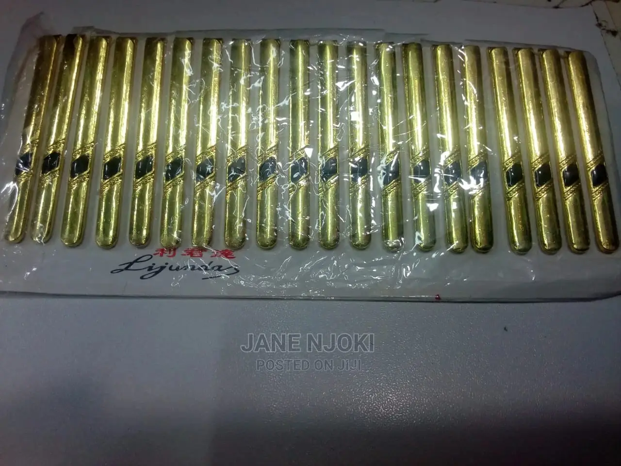 Clip Ties Gold