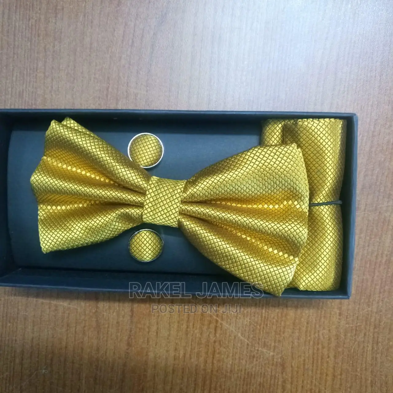 Gold Bow Tie Set