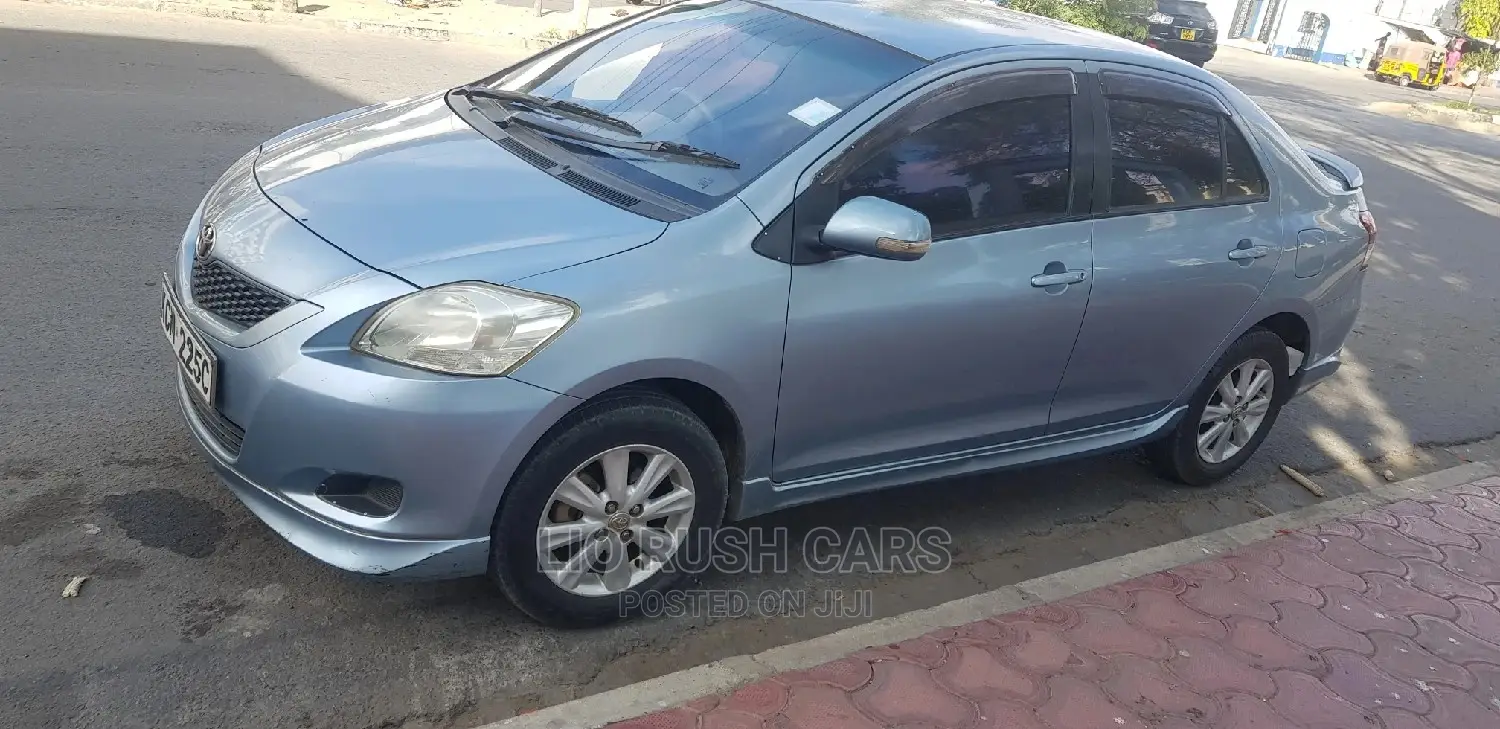 Toyota Belta 2011 Blue