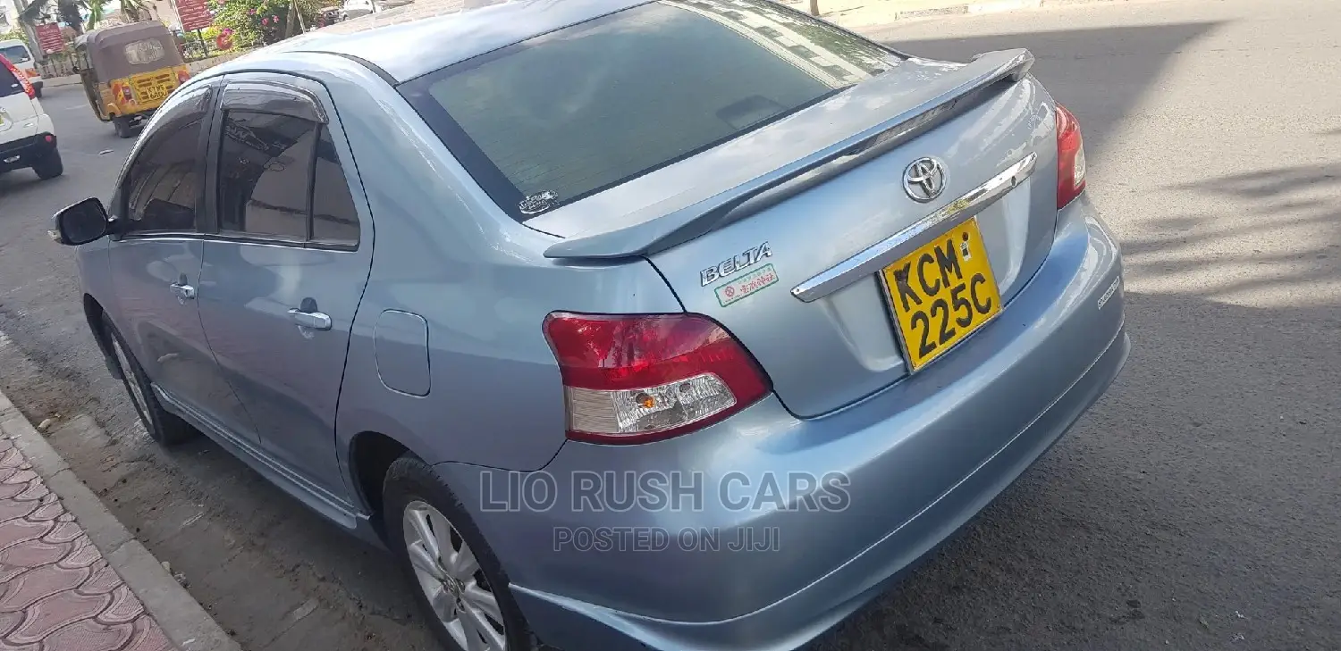 Toyota Belta 2011 Blue