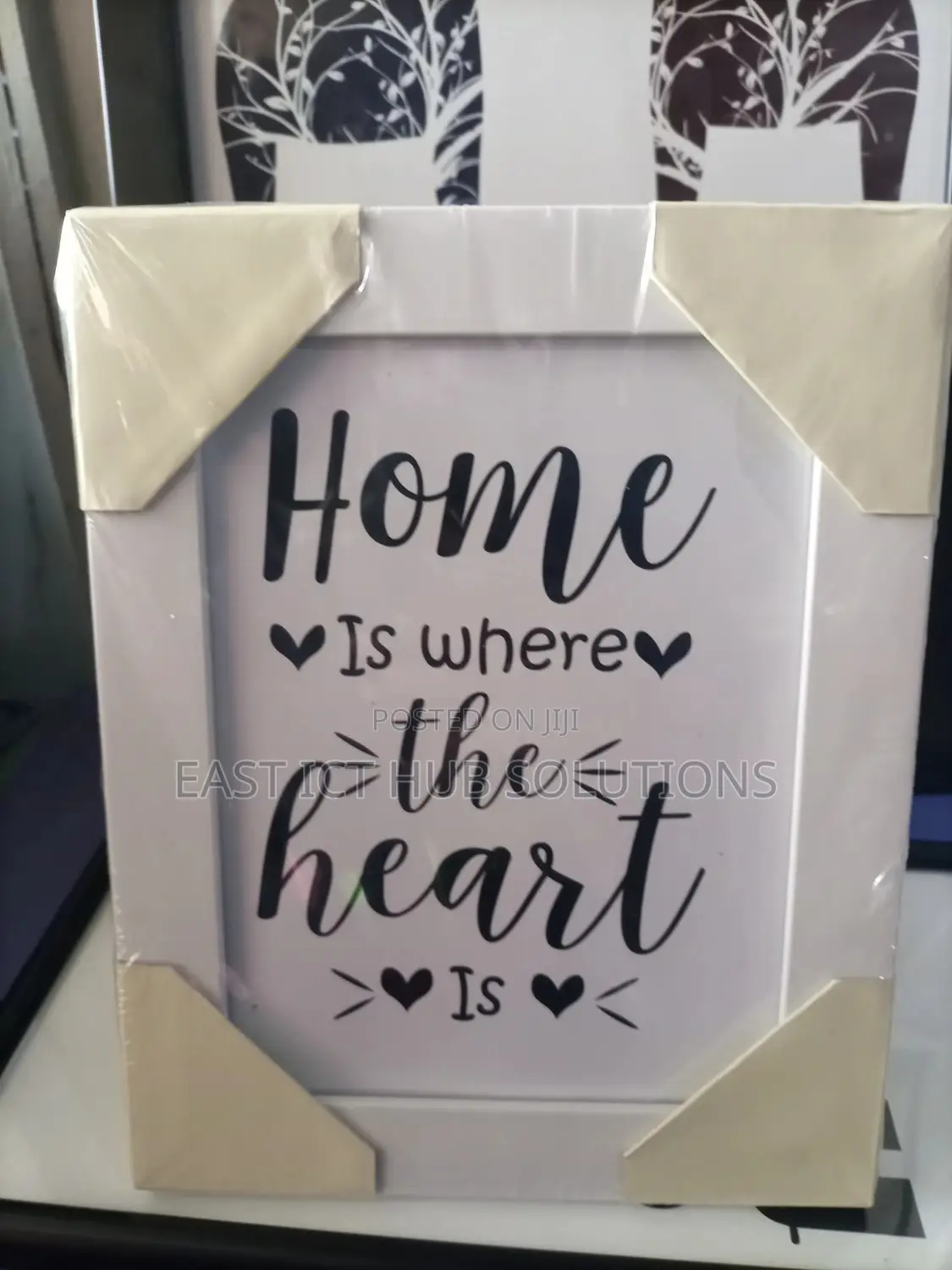 Decorate Your Sitting With A5 Catchy Wall Frames