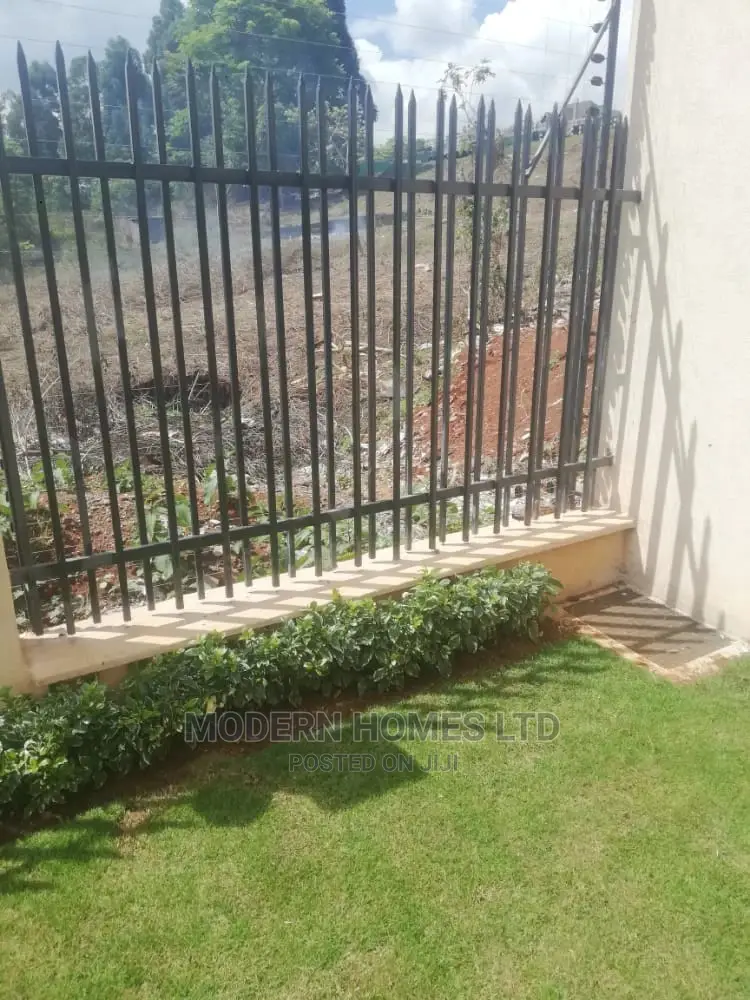 Quality Pallisade and Electric Fence