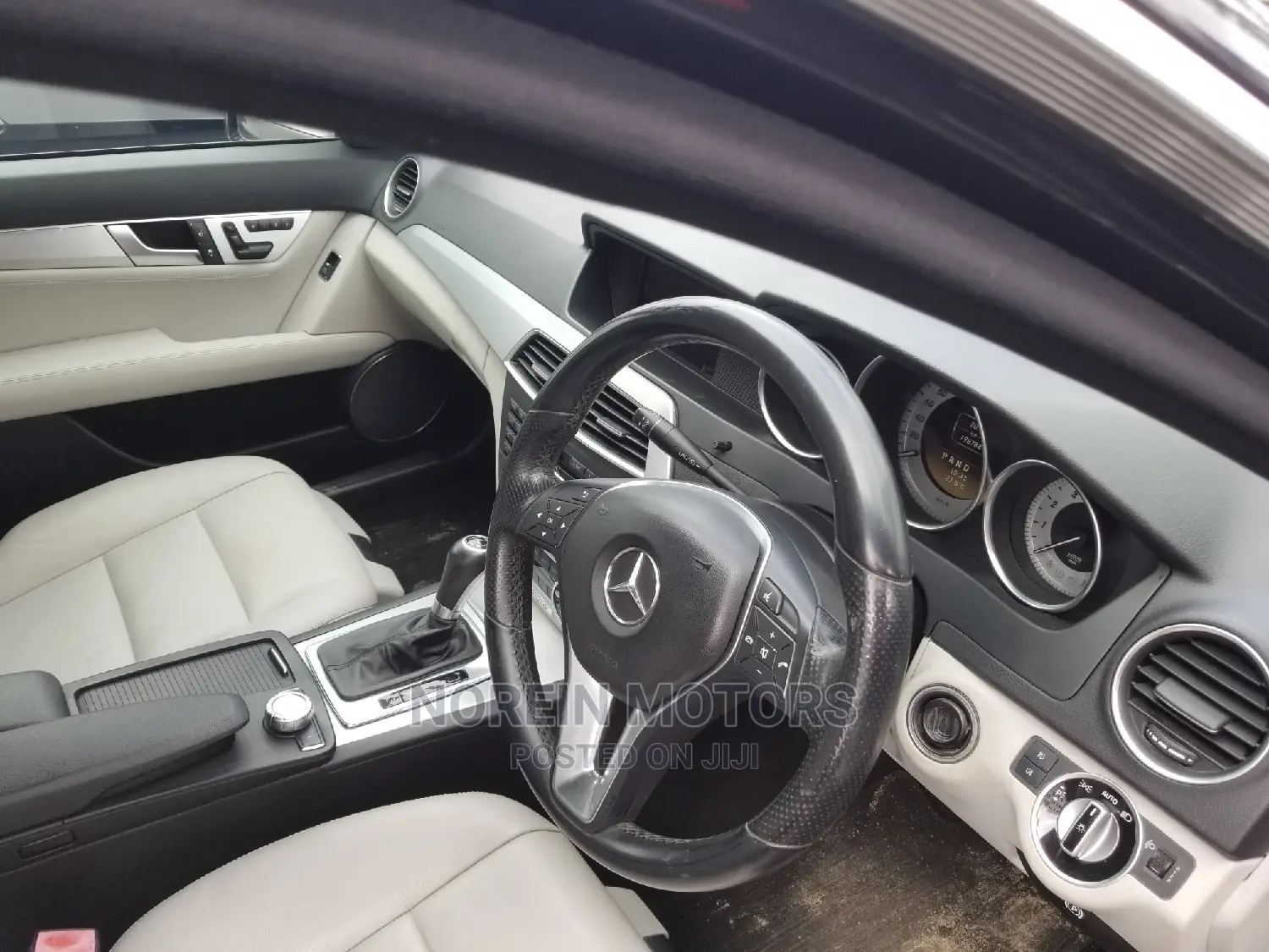 Mercedes-Benz C200 2015 Blue