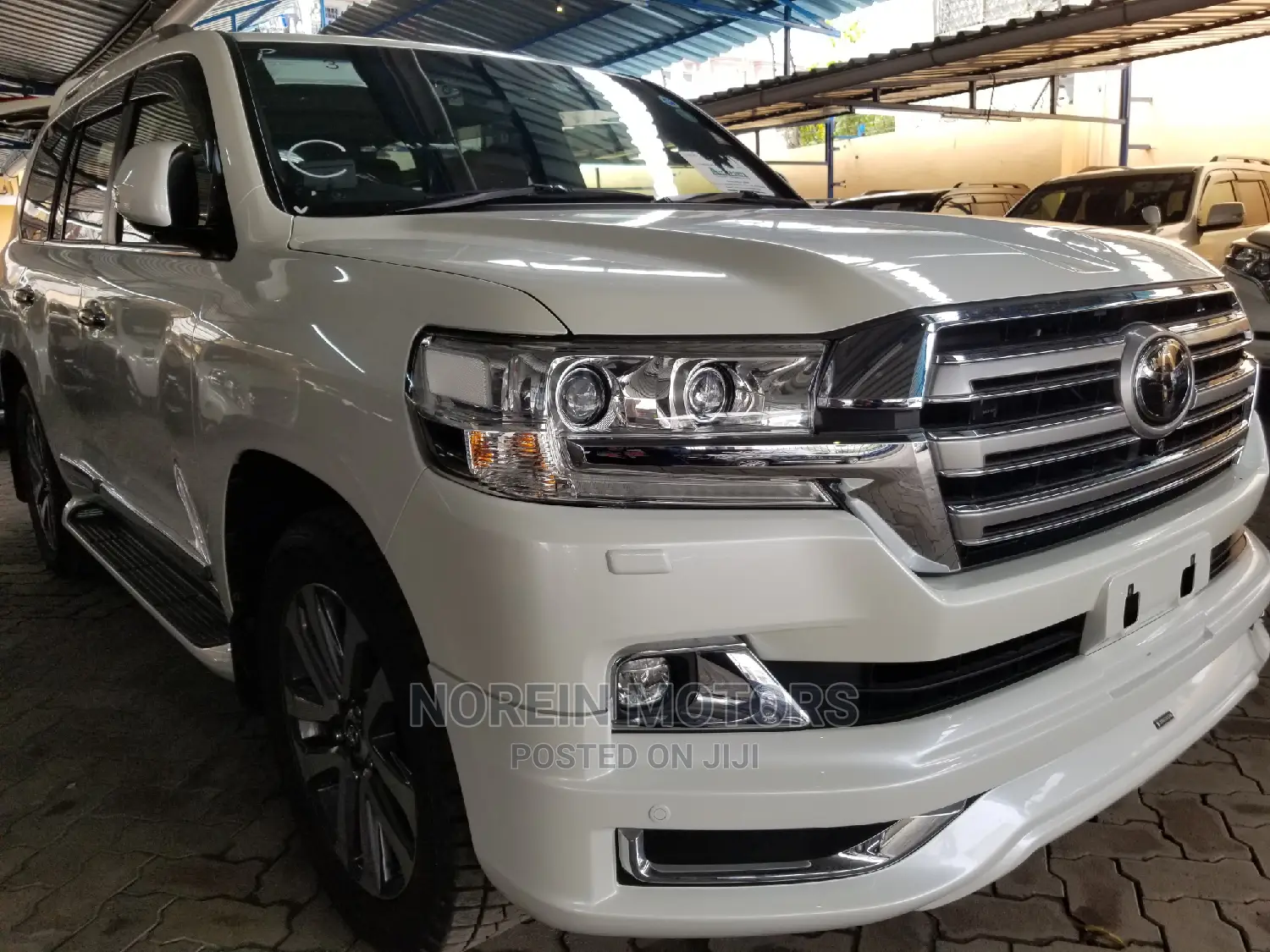 Toyota Land Cruiser 2017 White