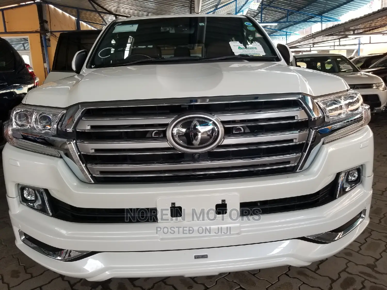 Toyota Land Cruiser 2017 White