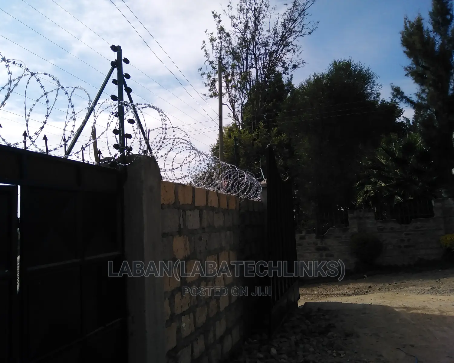 Electric Fence Plus Razor Wire Services
