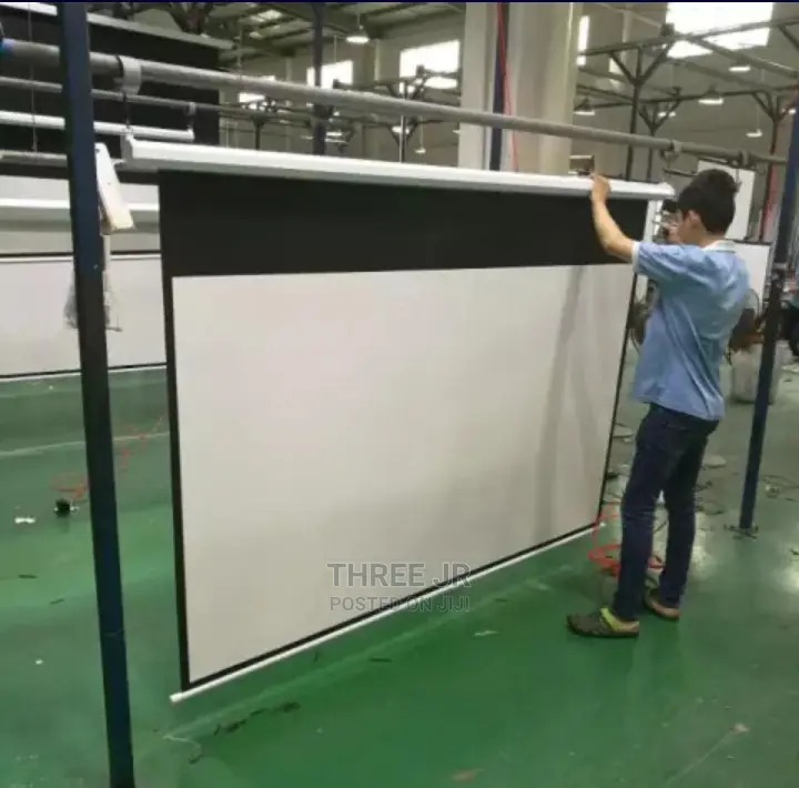 Easy to Pull Down Projection Screen 84inch. Manual Screen
