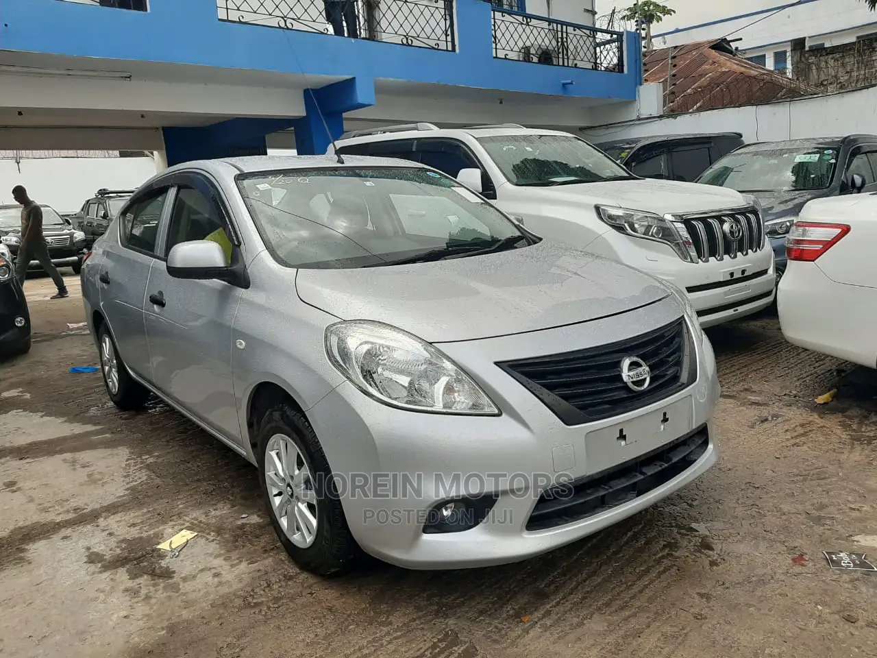 Nissan Latio 2014 Silver