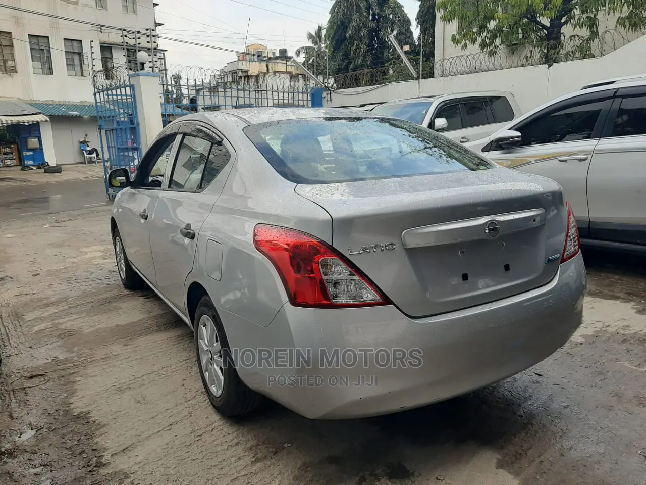 Nissan Latio 2014 Silver