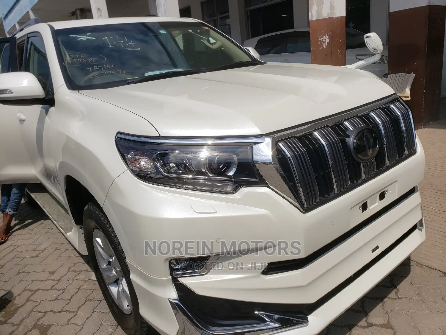 Toyota Land Cruiser Prado 2018 Off White