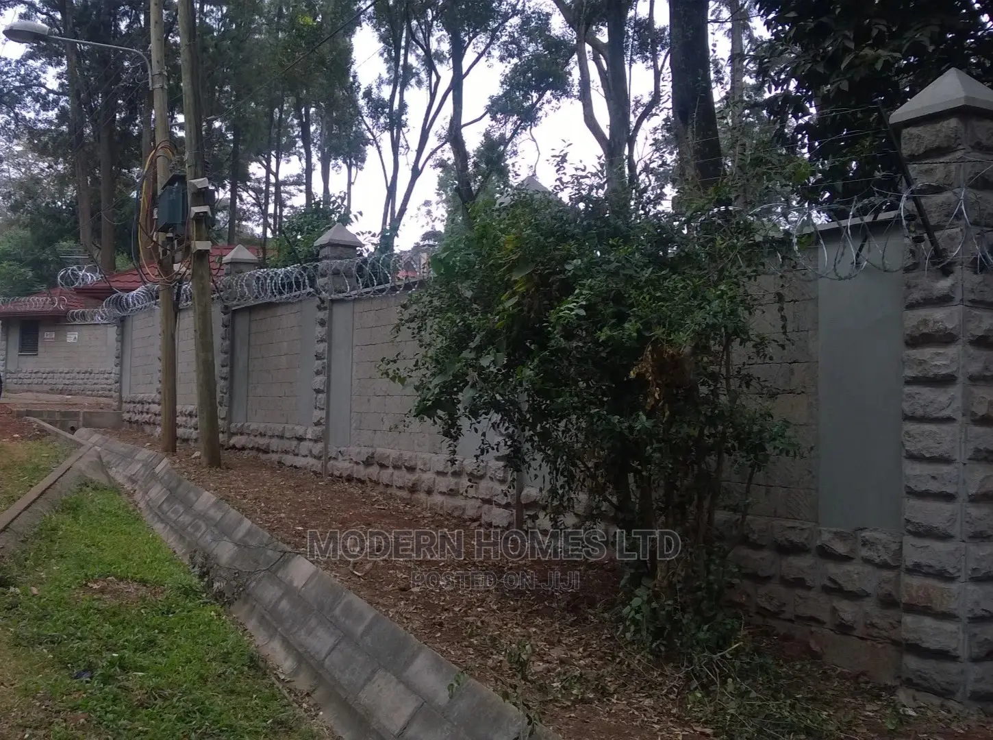 Quality Rust Proof Electric and Razor Wire Installation