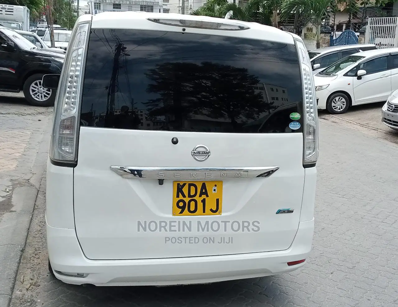 Nissan Serena 2013 Silver