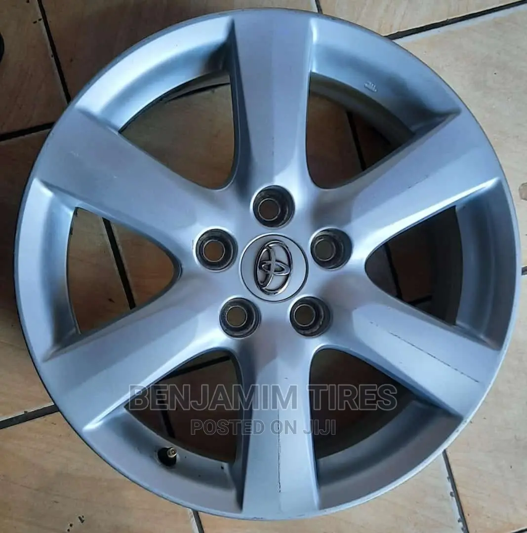 Original Alloy Rim Size 17 Inch for Toyota Vanguard.