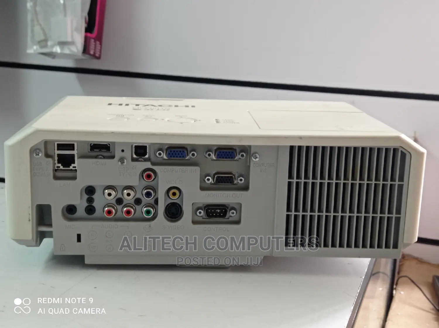 Hitachi Project 4000 Lumens