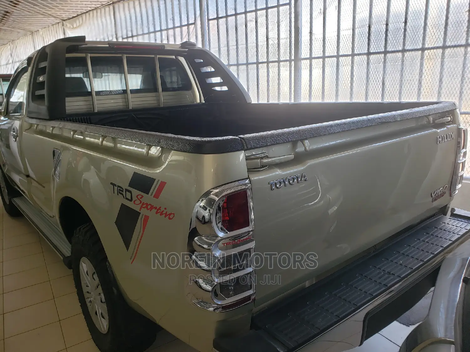 Toyota Hilux 2014 Gray