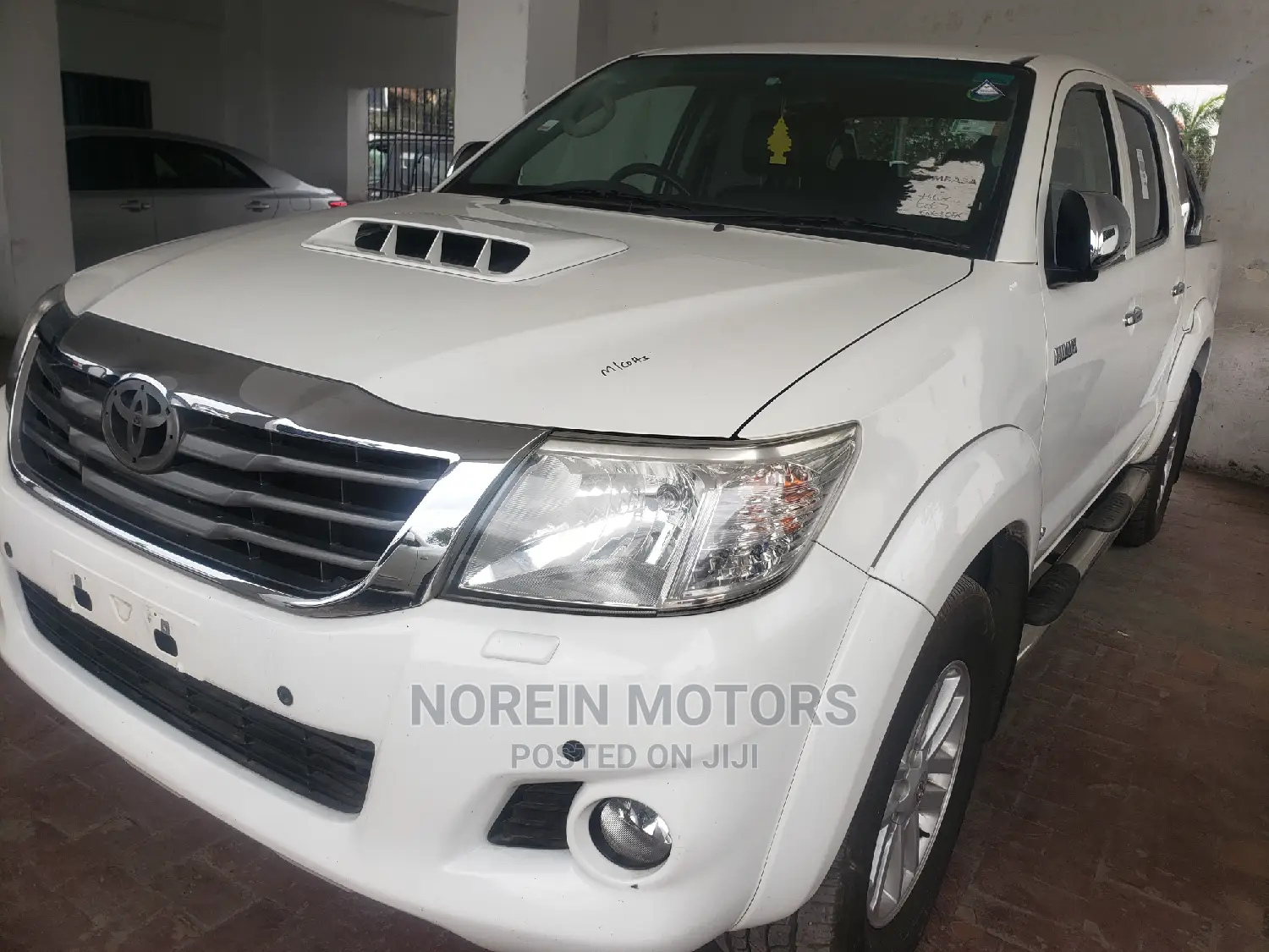 Toyota Hilux 2014 White