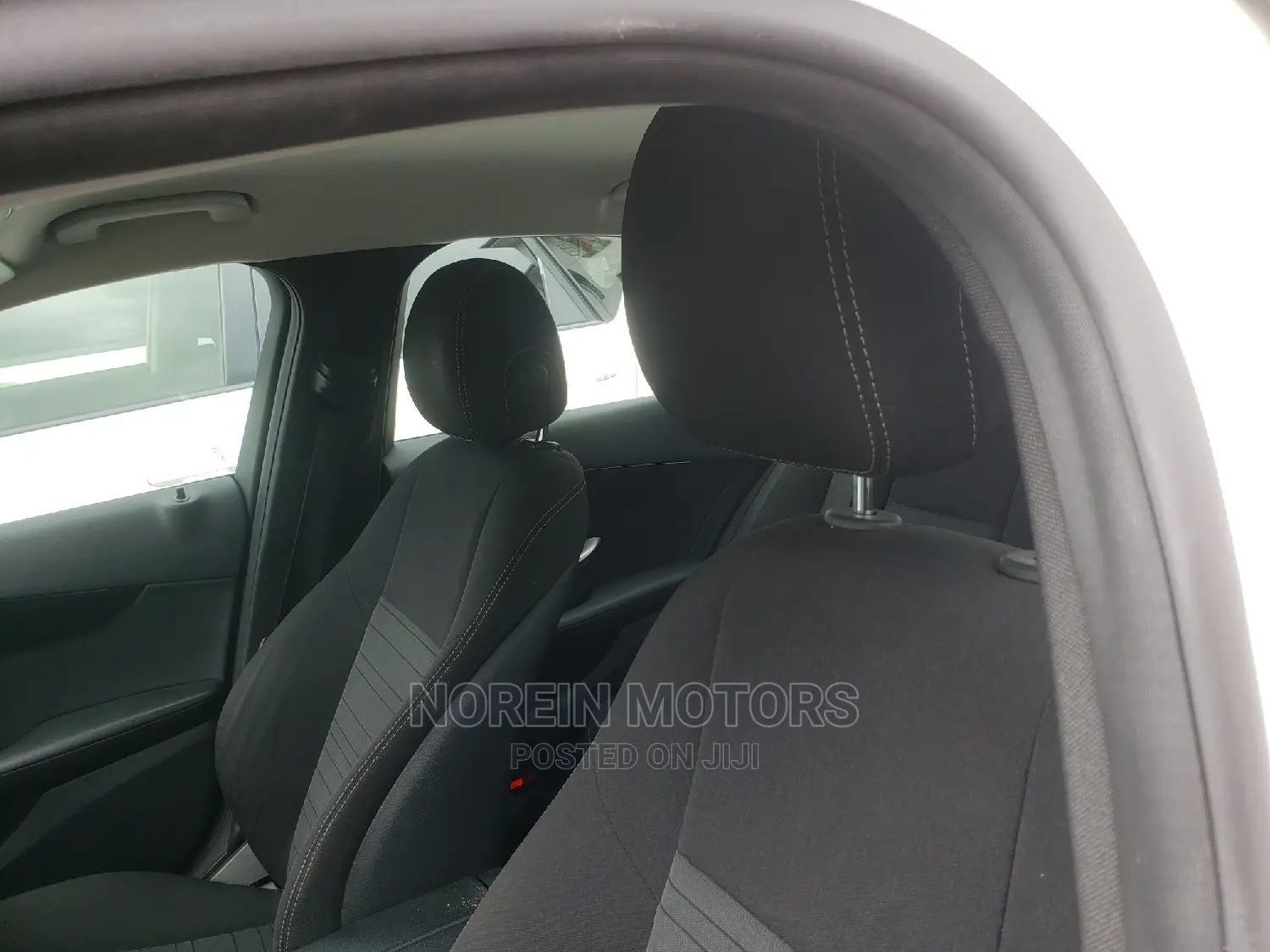 Mercedes-Benz C180 2015 Off White