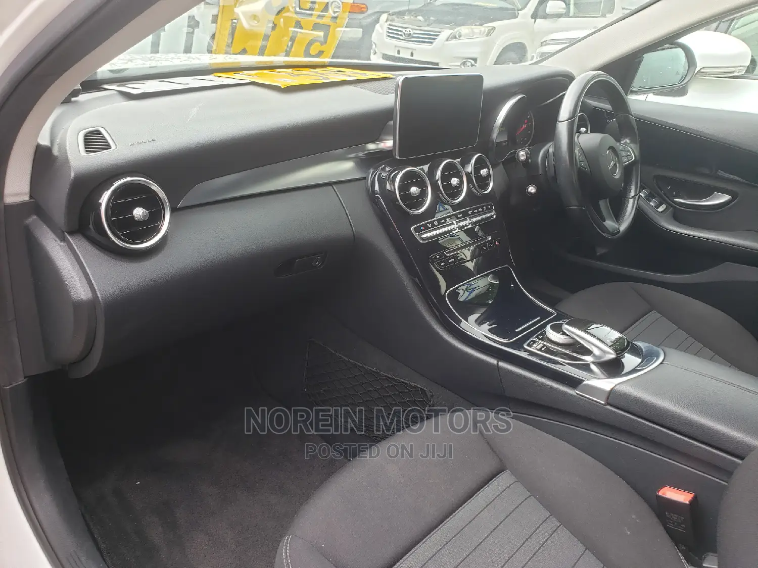 Mercedes-Benz C180 2015 Off White